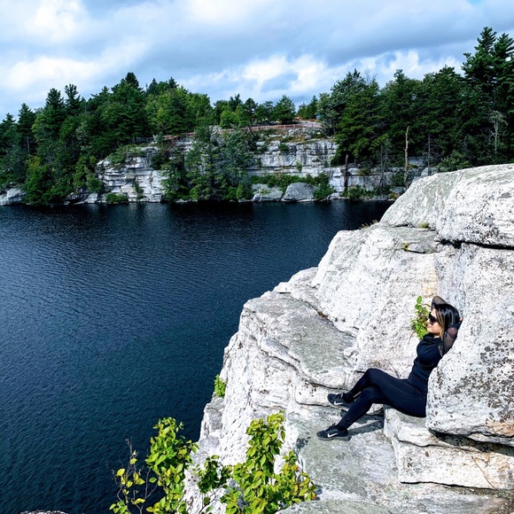 Trusted POSHMARK AMBASSADOR - Dianne, RN ✨ - Picture 7 of 11